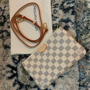 Louis Vuitton Double Zip Pochette